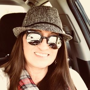 Meet your Posher, Carla